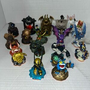 Lot of 16 Assorted Activision Spyro Skylanders Superchargers Figures 2012